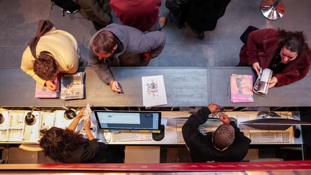 Industry desk at hotel draken